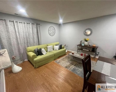 103 Woodbridge Common - Photo Thumbnail 1