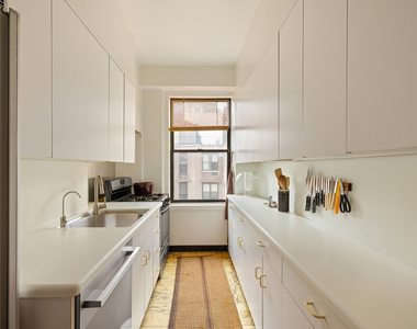 175 E 79th Street - Photo Thumbnail 4