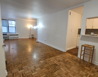35-20 Leverich Street - Photo Thumbnail 6