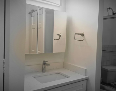 35-20 Leverich Street - Photo Thumbnail 15