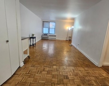 35-20 Leverich Street - Photo Thumbnail 7