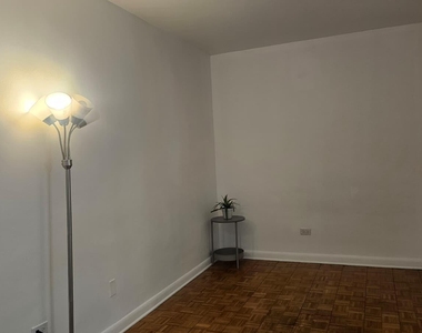 35-20 Leverich Street - Photo Thumbnail 2