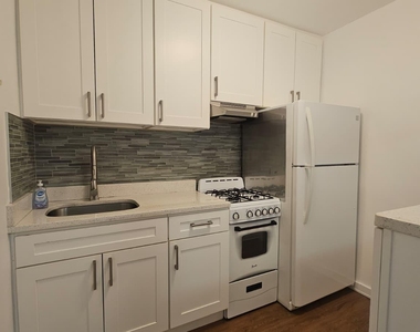 35-20 Leverich Street - Photo Thumbnail 12