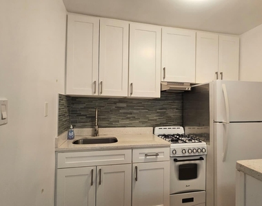 35-20 Leverich Street - Photo Thumbnail 11