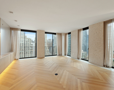 16 W 40th Street - Photo Thumbnail 3