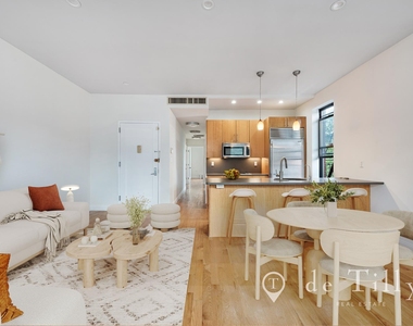 536 Henry Street - Photo Thumbnail 7