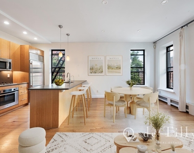 536 Henry Street - Photo Thumbnail 3