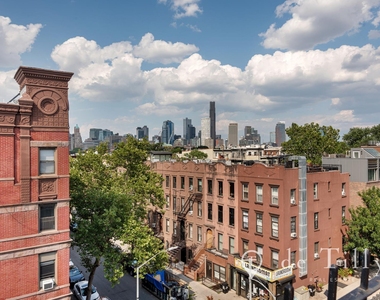 536 Henry Street - Photo Thumbnail 17