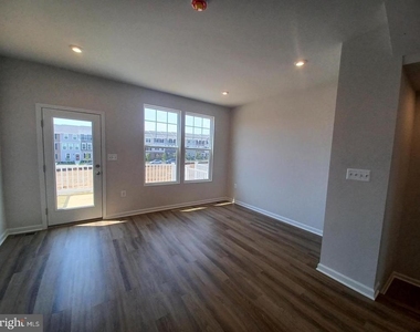 182 Coolidge Ave - Photo Thumbnail 4