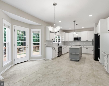 100 Spyglass Lane - Photo Thumbnail 2