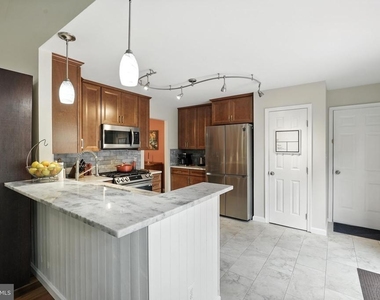 9571 Basilwood Drive - Photo Thumbnail 10