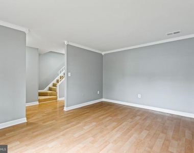10126 Copeland Drive - Photo Thumbnail 5