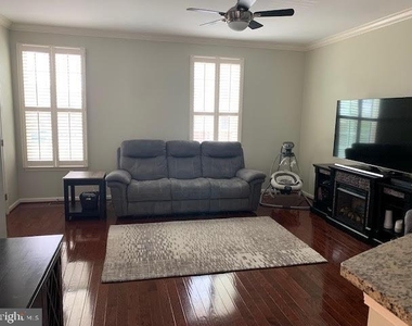 45954 Iron Oak Terrace - Photo Thumbnail 23