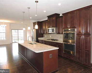 43112 India Wharf Square - Photo Thumbnail 1