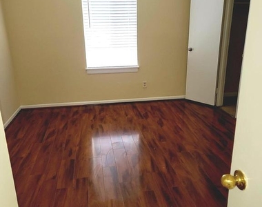 2226 Castle Rock Square - Photo Thumbnail 7