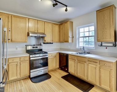 7372 Ardglass Drive - Photo Thumbnail 17