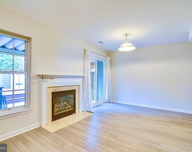 7372 Ardglass Drive - Photo Thumbnail 8