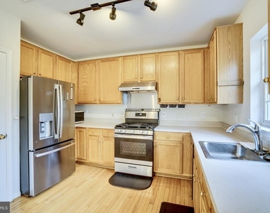 7372 Ardglass Drive - Photo Thumbnail 16