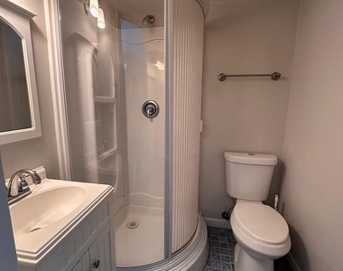 11625 Vantage Hill Road - Photo Thumbnail 17