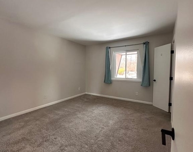 11625 Vantage Hill Road - Photo Thumbnail 15