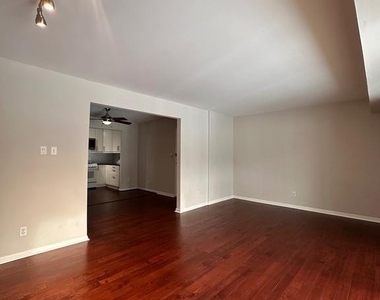 11625 Vantage Hill Road - Photo Thumbnail 3