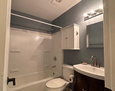 11625 Vantage Hill Road - Photo Thumbnail 10