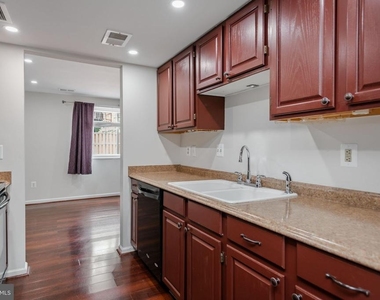 6324 Lightburn Court - Photo Thumbnail 10