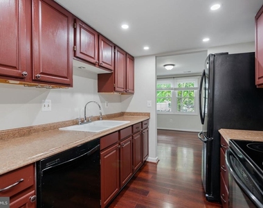 6324 Lightburn Court - Photo Thumbnail 8
