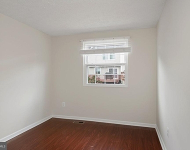 6324 Lightburn Court - Photo Thumbnail 20