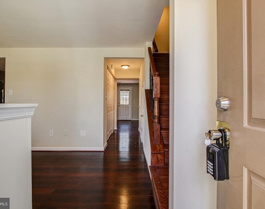 6324 Lightburn Court - Photo Thumbnail 2