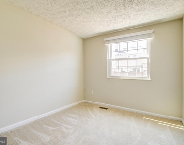 6324 Lightburn Court - Photo Thumbnail 27