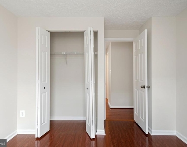 6324 Lightburn Court - Photo Thumbnail 19