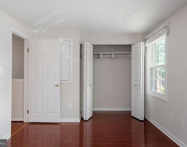 6324 Lightburn Court - Photo Thumbnail 15