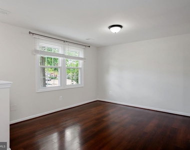 6324 Lightburn Court - Photo Thumbnail 3