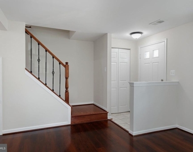 6324 Lightburn Court - Photo Thumbnail 2