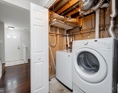 6324 Lightburn Court - Photo Thumbnail 13
