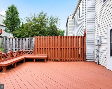 6324 Lightburn Court - Photo Thumbnail 25