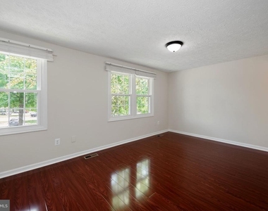 6324 Lightburn Court - Photo Thumbnail 14