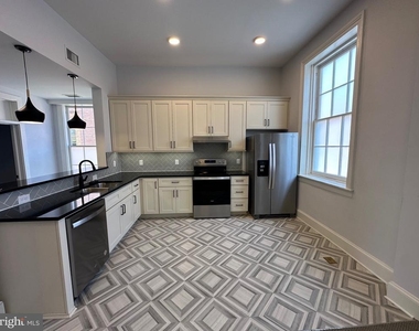 202 Hanover Street - Photo Thumbnail 2