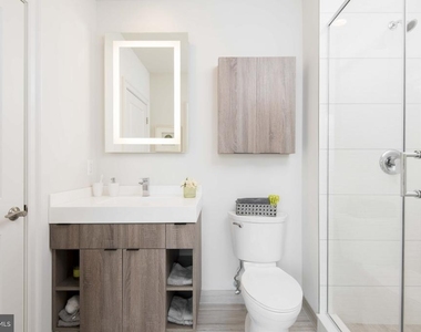 200 N 16th Street - Photo Thumbnail 59
