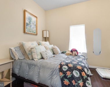 1536 S 19th Street - Photo Thumbnail 4