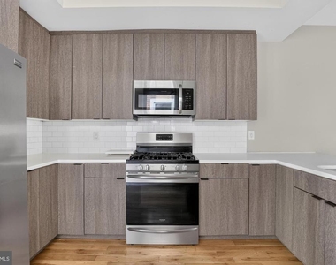 2336 W Thompson Street - Photo Thumbnail 7