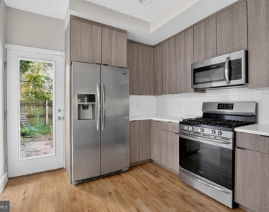 2336 W Thompson Street - Photo Thumbnail 9