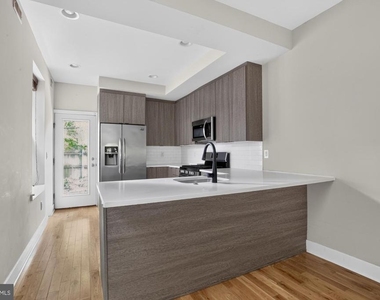 2336 W Thompson Street - Photo Thumbnail 6