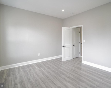 1535 W Seltzer Street - Photo Thumbnail 32