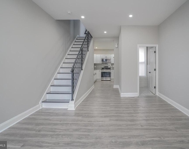 1535 W Seltzer Street - Photo Thumbnail 8