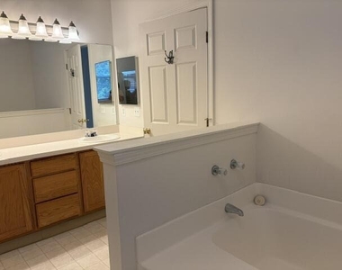 1452 Fox Pointe Circle - Photo Thumbnail 14