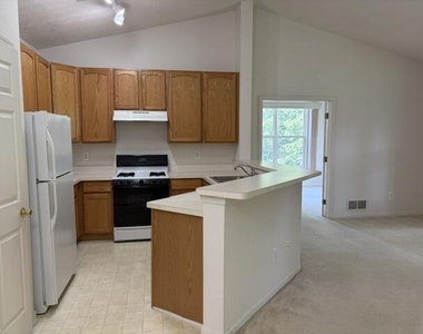 1452 Fox Pointe Circle - Photo Thumbnail 4