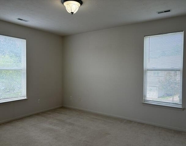 1452 Fox Pointe Circle - Photo Thumbnail 10