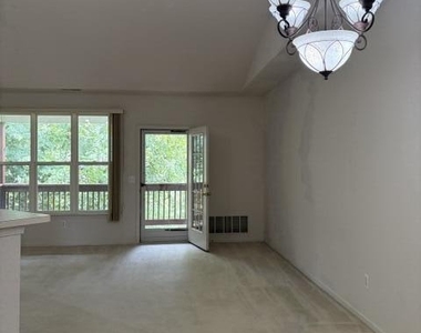1452 Fox Pointe Circle - Photo Thumbnail 7